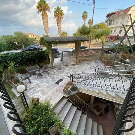 Cosy 2 Bedroom In Relaxing Seaside Town Cosenza