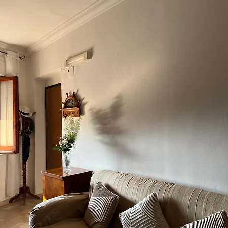 Cosy 2 Bedroom In Relaxing Seaside Town דירה *