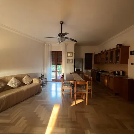 Cosy 2 Bedroom In Relaxing Seaside Town Apartment Cosenza