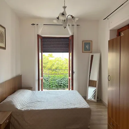 Cosy 2 Bedroom In Relaxing Seaside Town Apartment Cosenza